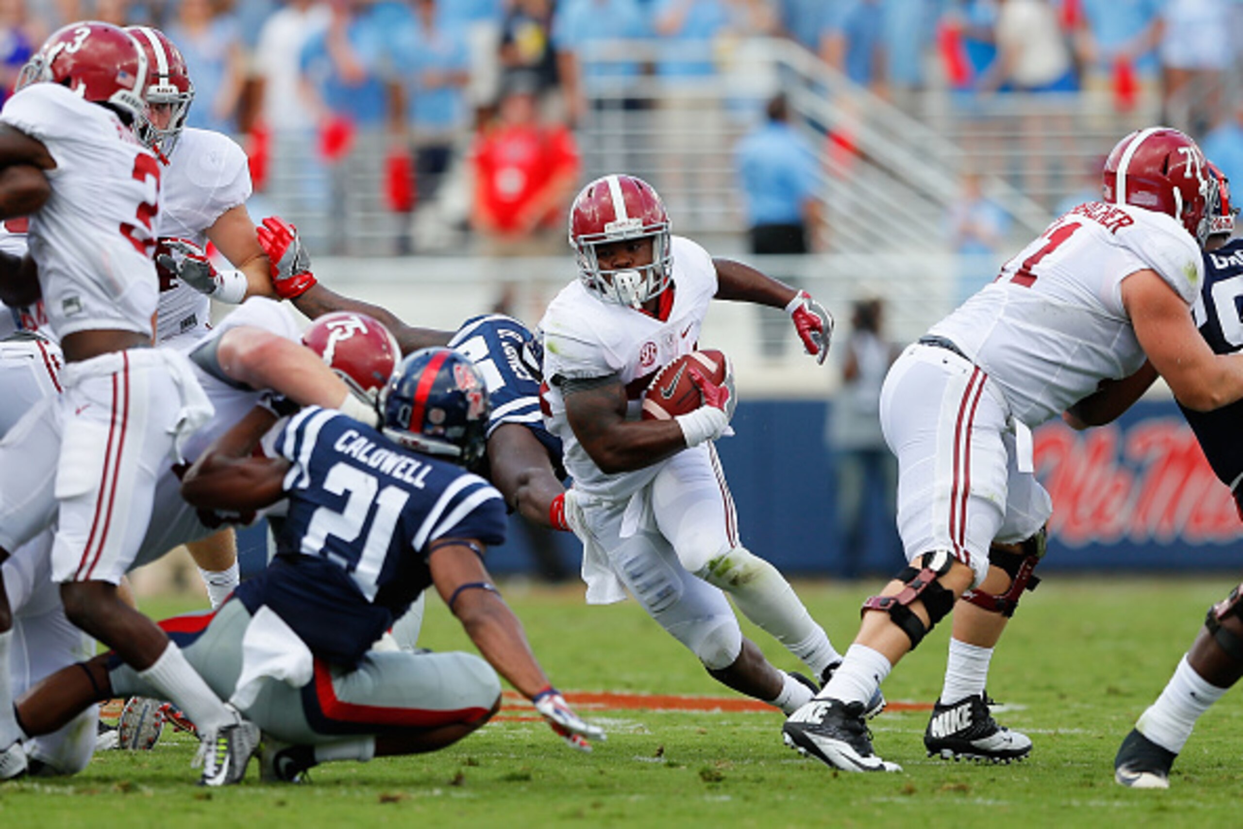 OXFORD, MS - SEPTEMBER 17:  Damien Harris #34 of the Alabama Crimson Tide rushes against the Mississippi Rebels at Vaught-Hemingway Stadium on September 17, 2016 in Oxford, Mississippi.  (Photo by Kevin C. Cox/Getty Images)