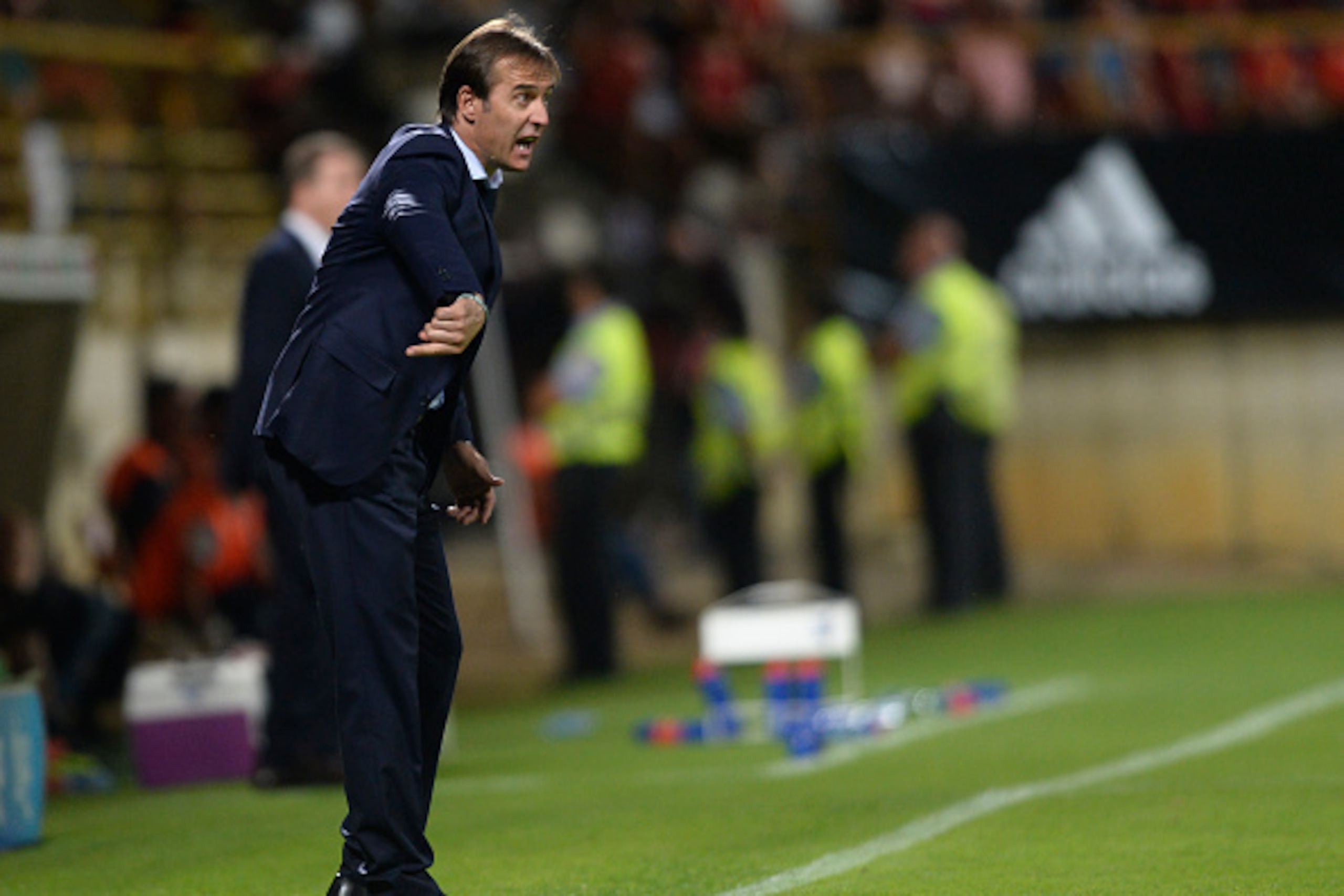 Spain's coach Julen Lopetegui gives instructions to his players during the WC 2018 football qualification match between Spain and Liechtenstein at the Reyno de Leon Stadium in Leon on September 5, 2016. Spain won the match 8-0. / AFP / MIGUEL RIOPA       
