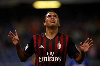 AC Milan's Colombian forward Carlos Bacca celebrates after scoring during the Italian Serie A football match between Sampdoria and AC Milan on September 16, 2016 at 'Luigi Ferraris Stadium' in Genoa.  / AFP / MARCO BERTORELLO        (Photo credit should r