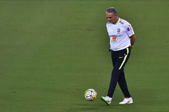 Brazil's coach Tite attends a training session at the Arena Dunas stadium in Natal, Brazil on October 4, 2016.             
Brazil will face Bolivia in a FIFA World Cup Russia 2018 qualifier match on October 6.     / AFP / NELSON ALMEIDA        (Photo cre