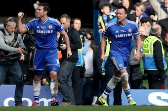 LONDON, ENGLAND - FEBRUARY 22:  Frank Lampard of Chelsea (L) celebrates with John Terry as he scores their first goal during the Barclays Premier League match between Chelsea and Everton at Stamford Bridge on February 22, 2014 in London, England.  (Photo 