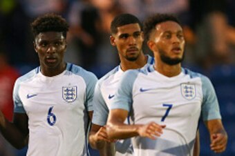 COLCHESTER, ENGLAND - SEPTEMBER 06: Marcus Rashford of England U21 is congratulated by Kortney Hause of England U21 as he walks off with team mates Nathan Redmond, Demarai Gray, Ruben Loftus-Cheek and Lewis Baker of England U21after the UEFA European U21 