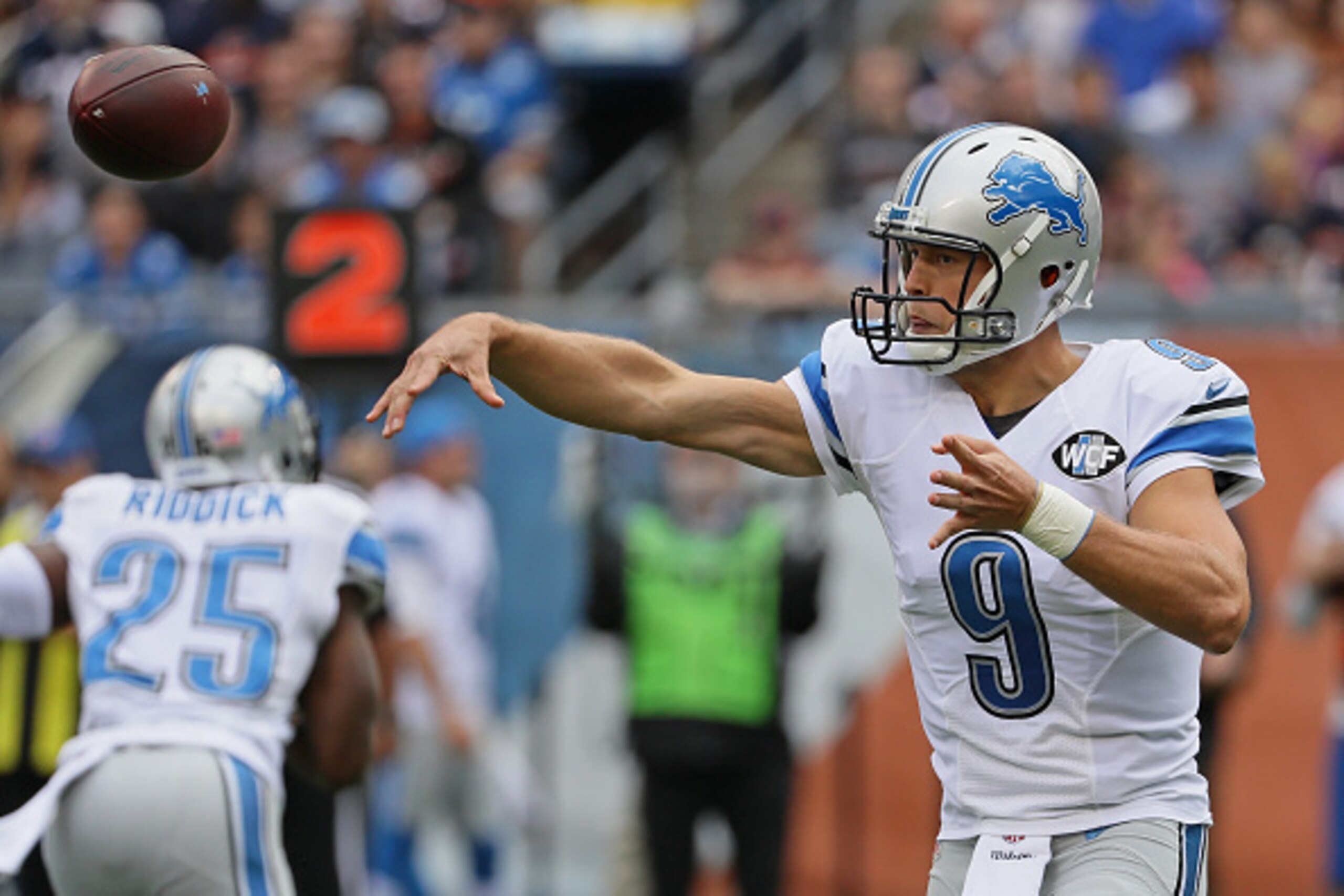 CHICAGO, IL - OCTOBER 02:  Matthew Stafford #9 of the Detroit Lions passes against the Chicago Bears
at Soldier Field on October 2, 2016 in Chicago, Illinois.  (Photo by Jonathan Daniel/Getty Images)