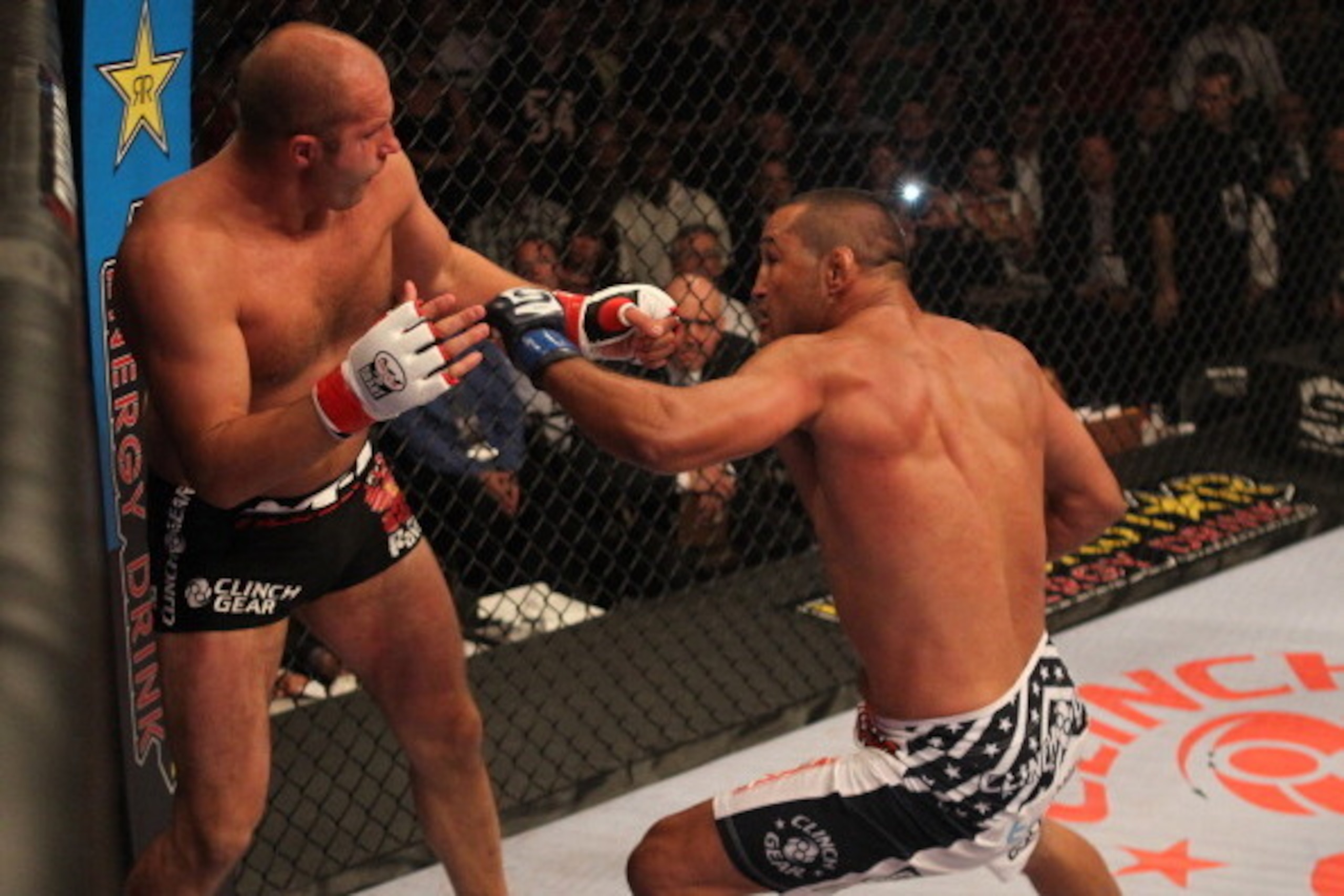 HOFFMAN ESTATES, IL - JULY 30: (R-L) Dan Henderson punches Fedor Emelianenko during a heavyweight fight at the Strikeforce event at Sears Centre Arena on July 30, 2011 in Hoffman Estates, Illinois. (Photo by Josh Hedges/Forza LLC/Forza LLC via Getty Ima HOFFMAN ESTATES, IL - JULY 30: (R-L) Dan Henderson punches Fedor Emelianenko during a heavyweight fight at the Strikeforce event at Sears Centre Arena on July 30, 2011 in Hoffman Estates, Illinois. (Photo by Josh Hedges/Forza LLC/Forza LLC via Getty Ima