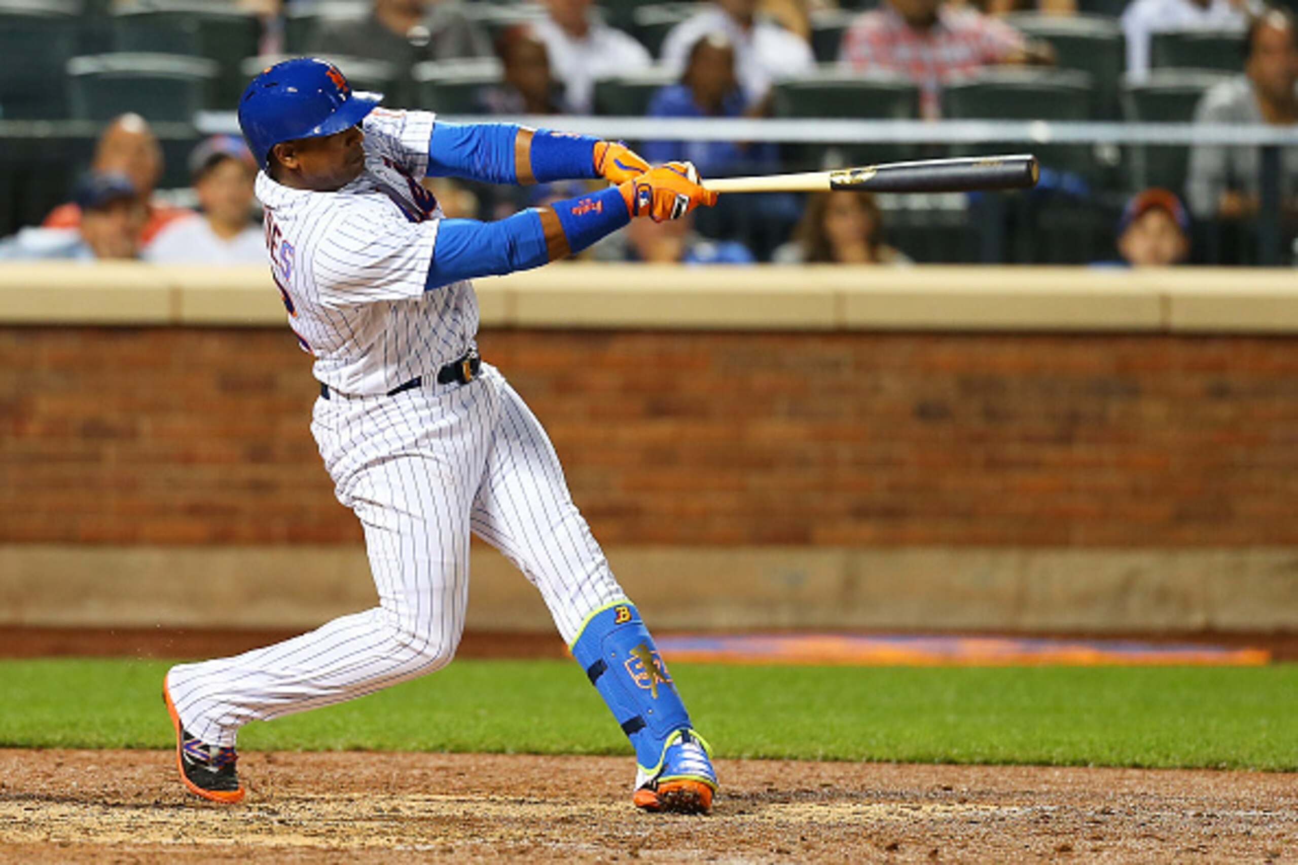 NEW YORK, NEW YORK - SEPTEMBER 22:  Yoenis Cespedes #52 of the New York Mets hits an RBI single in the seventh inning against the Philadelphia Phillies at Citi Field on September 22, 2016 in the Flushing neighborhood of the Queens borough of New York City