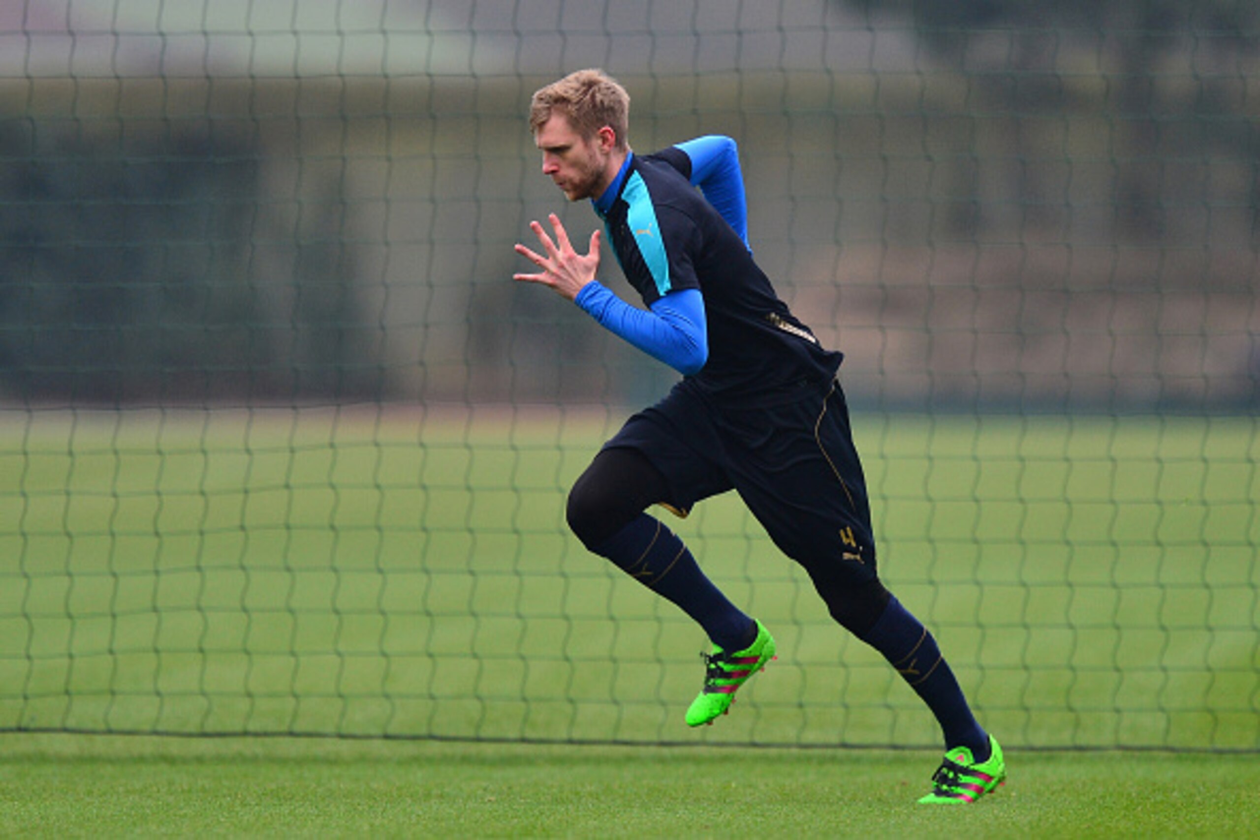 ST ALBANS, ENGLAND - MARCH 15:  Per Mertesacker of Arsenal runs during a training session ahead of the UEFA Champions League round of 16 second leg match between Barcelona and Arsenal at London Colney on March 15, 2016 in St Albans, England.  (Photo by Da