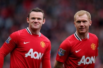 MANCHESTER, ENGLAND - APRIL 15:  Wayne Rooney  and Paul Scholes (R) of Manchester United look on prior to the Barclays Premier League match between Manchester United and Aston Villa at Old Trafford on April 15, 2012 in Manchester, England.  (Photo by Alex