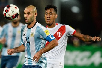 Argentina's Javier Mascherano eyes the ball during the Russia 2018 World Cup qualifier football match against Peru in Lima, on October 6, 2016. / AFP / Ernesto BENAVIDES        (Photo credit should read ERNESTO BENAVIDES/AFP/Getty Images)