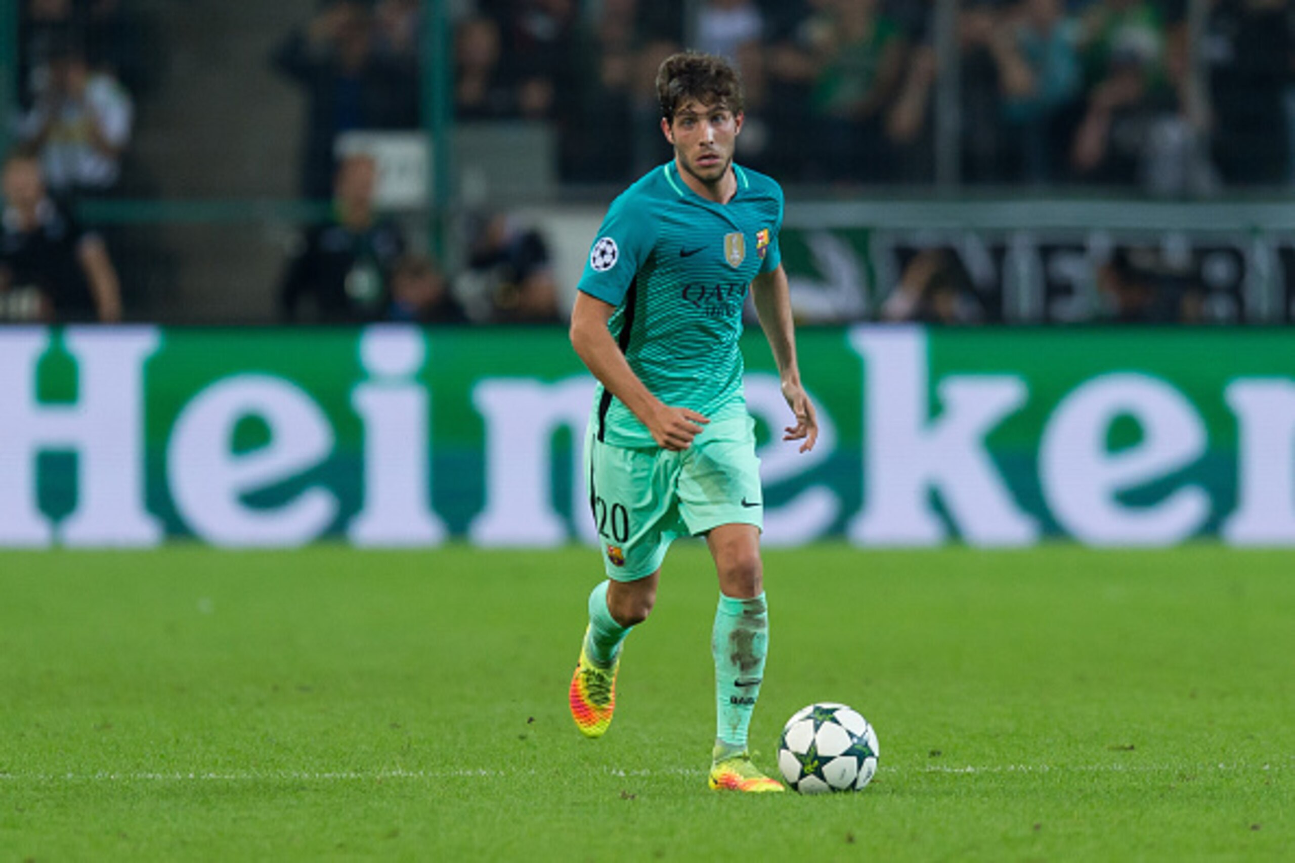 Moenchengladbach, Germany 28.09.2016, UEFA Champions League - 2016/17 Season, Group C - Matchday 2, Borussia Moenchengladbach - FC Barcelona, 1:2, Sergi Roberto (Barcelona) (Photo by TF-Images/Getty Images) Moenchengladbach, Germany 28.09.2016, UEFA Champions League - 2016/17 Season, Group C - Matchday 2, Borussia Moenchengladbach - FC Barcelona, 1:2, Sergi Roberto (Barcelona) (Photo by TF-Images/Getty Images)