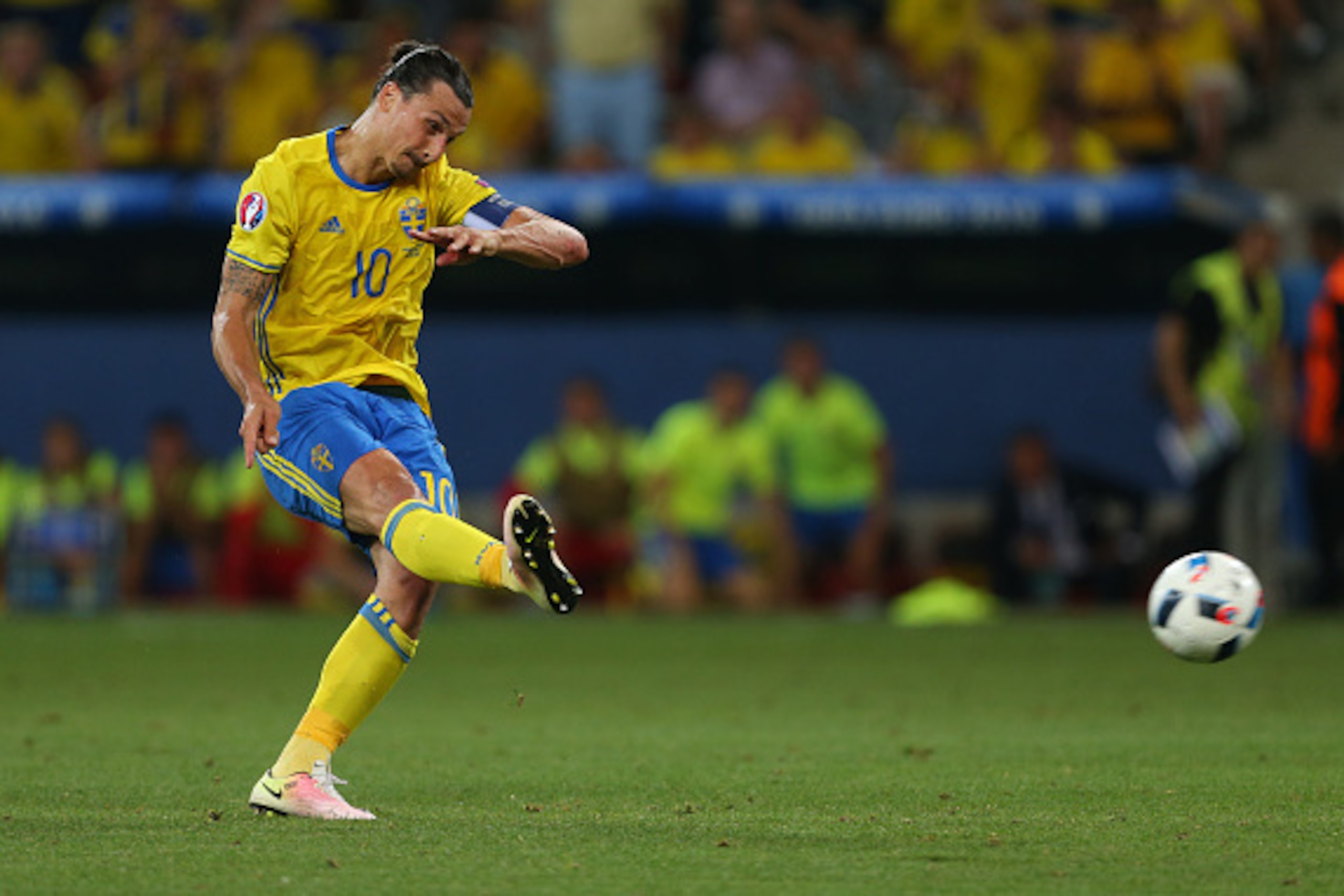NICE, FRANCE - JUNE 22: Zlatan Ibrahimovich of Sweden during the UEFA EURO 2016 Group E match between Sweden and Belgium at Allianz Riviera Stadium on June 22, 2016 in Nice, France. (Photo by Catherine Ivill - AMA/Getty Images)