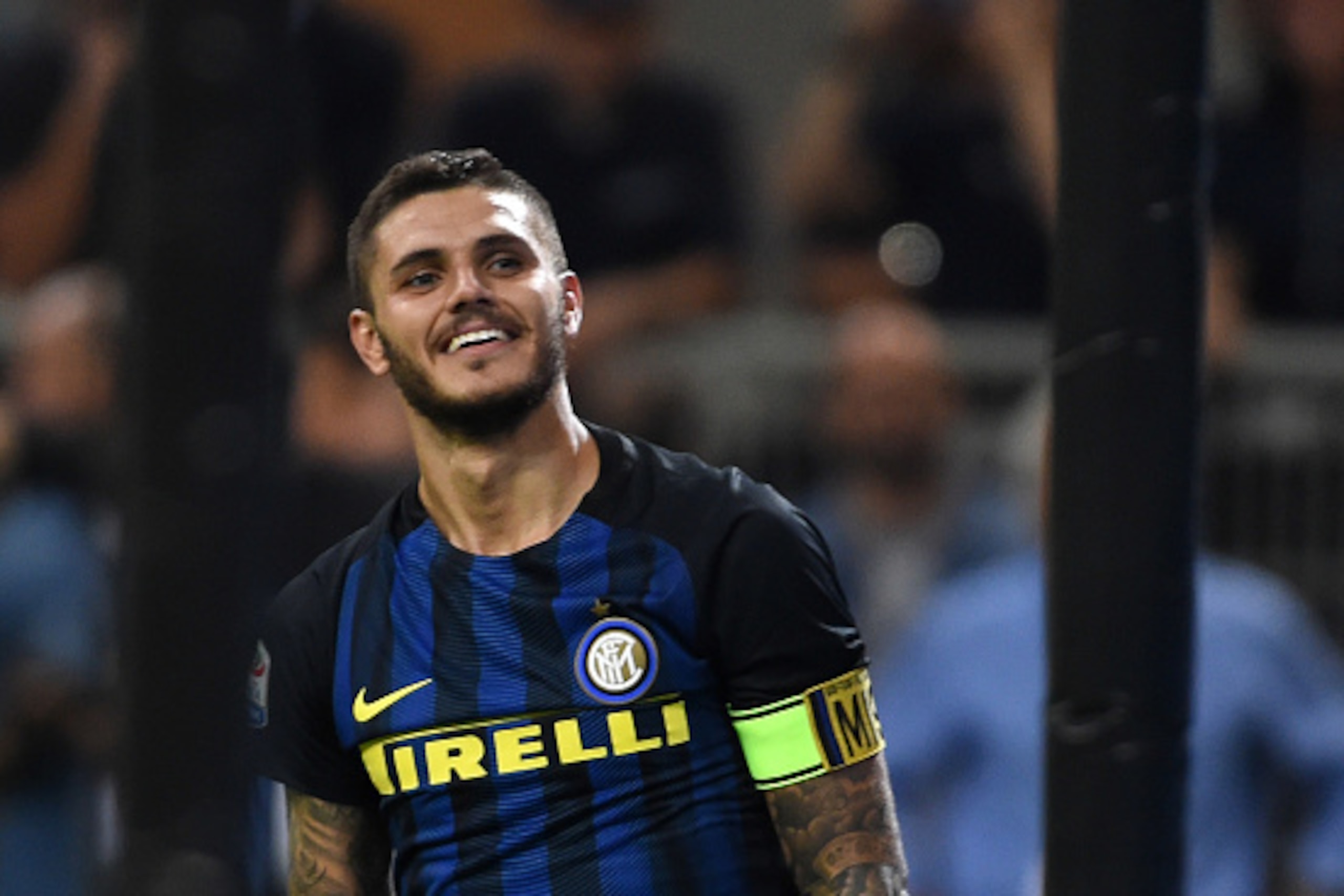 MILAN, ITALY - SEPTEMBER 18:  Mauro Icardi of FC Internazionale celebrates his first goal with his team players during the Serie A match between FC Internazionale and Juventus FC at Stadio Giuseppe Meazza on September 18, 2016 in Milan, Italy.  (Photo by 