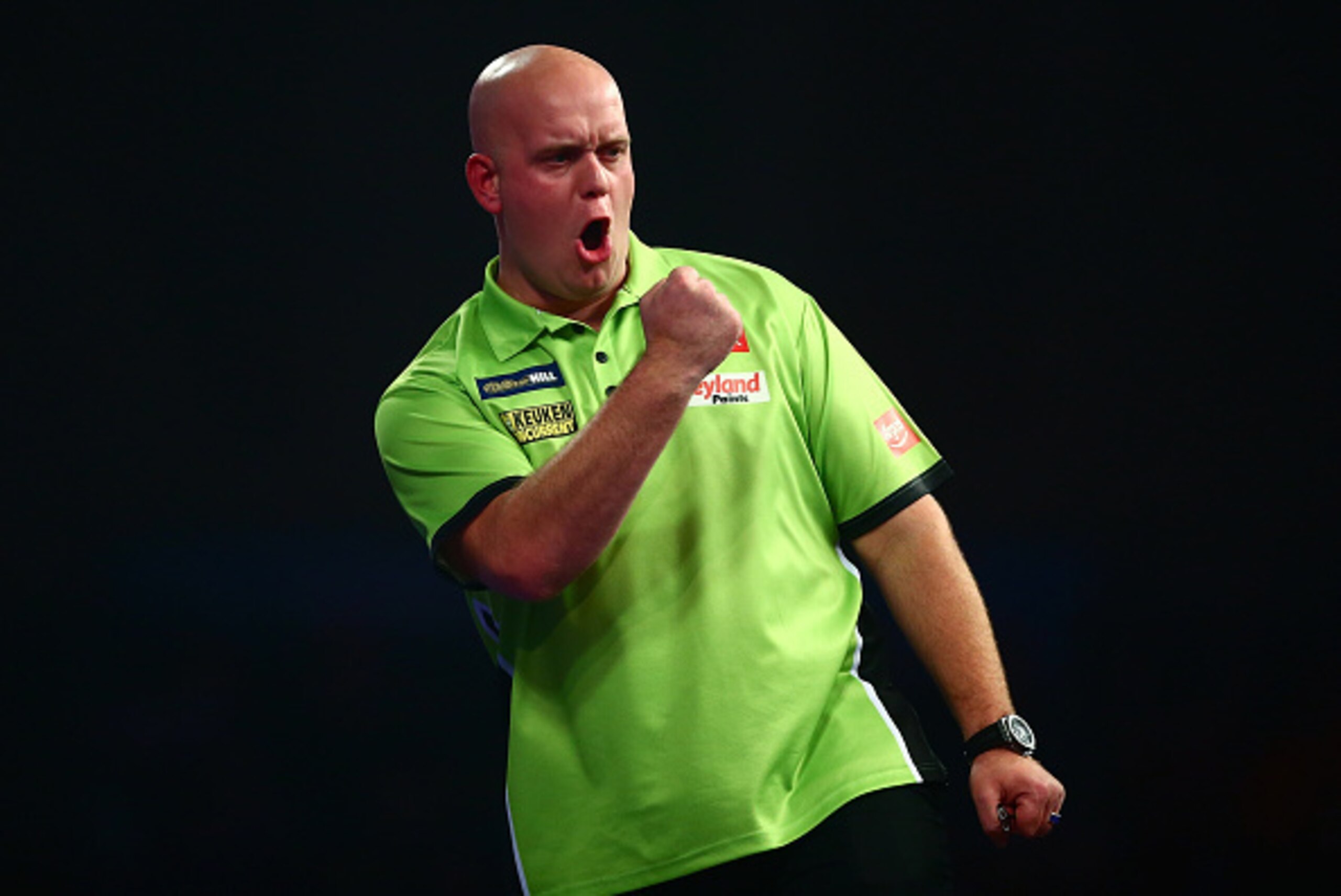 LONDON, ENGLAND - DECEMBER 29:  Michael van Gerwen of Holland celebrates winning the first set in his third round match against Raymond van Barneveld of Holland on Day Eleven of the 2016 William Hill PDC World Darts Championships at Alexandra Palace on De