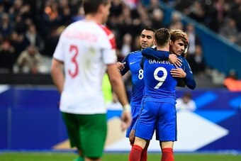 France's forward Antoine Griezmann (R) celebrates with France's forward Kevin Gameiro (C) and France's midfielder Dimitri Payet after scoring during the FIFA World Cup 2018 qualifying football match France vs Bulgaria on October 7, 2016  at the Stade de F