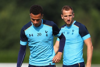 ENFIELD, ENGLAND - SEPTEMBER 13: Harry Kane of Tottenham Hotspur looks on at Dele Alli of Tottenham Hotspur in action  during the Tottenham Hotspur training session at Tottenham Hotspur training centre on September 13, 2016 in Enfield, England.  (Photo by