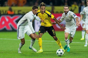 Dortmund, Germany 27.09.2016, UEFA Champions League - 2016/17 Season, Group F - Matchday 2, BV Borussia Dortmund - Real Madrid, 2:2,  Raphael Varane (Real Madrid) gegen Pierre-Emerick Aubameyang (BVB), Daniel Carvajal (Real Madrid)   (Photo by TF-Images/G