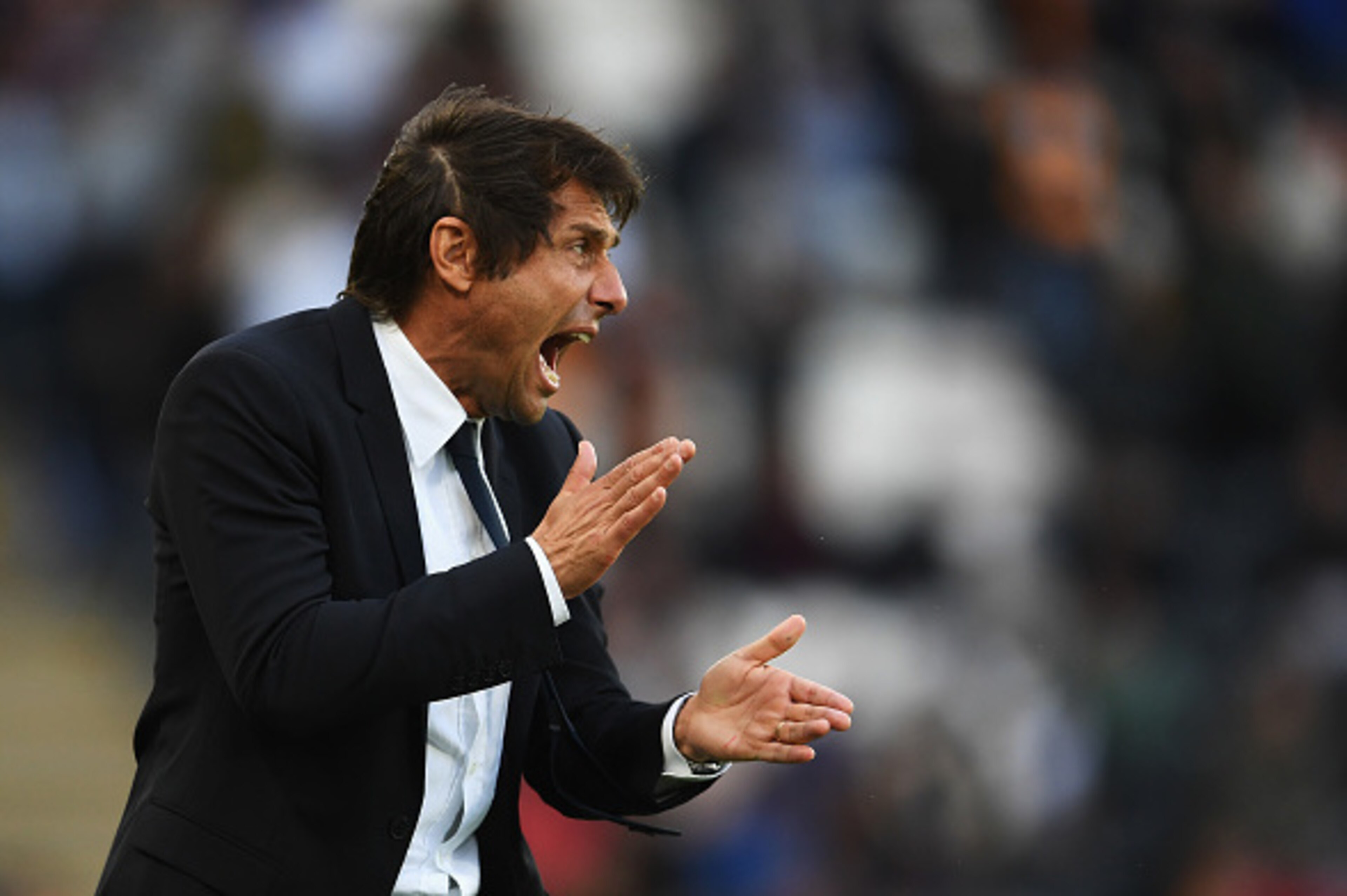 HULL, ENGLAND - OCTOBER 01: Antonio Conte, Manager of Chelsea looks on during the Premier League match between Hull City and Chelsea at KCOM Stadium on October 1, 2016 in Hull, England. (Photo by Laurence Griffiths/Getty Images) HULL, ENGLAND - OCTOBER 01: Antonio Conte, Manager of Chelsea looks on during the Premier League match between Hull City and Chelsea at KCOM Stadium on October 1, 2016 in Hull, England. (Photo by Laurence Griffiths/Getty Images)