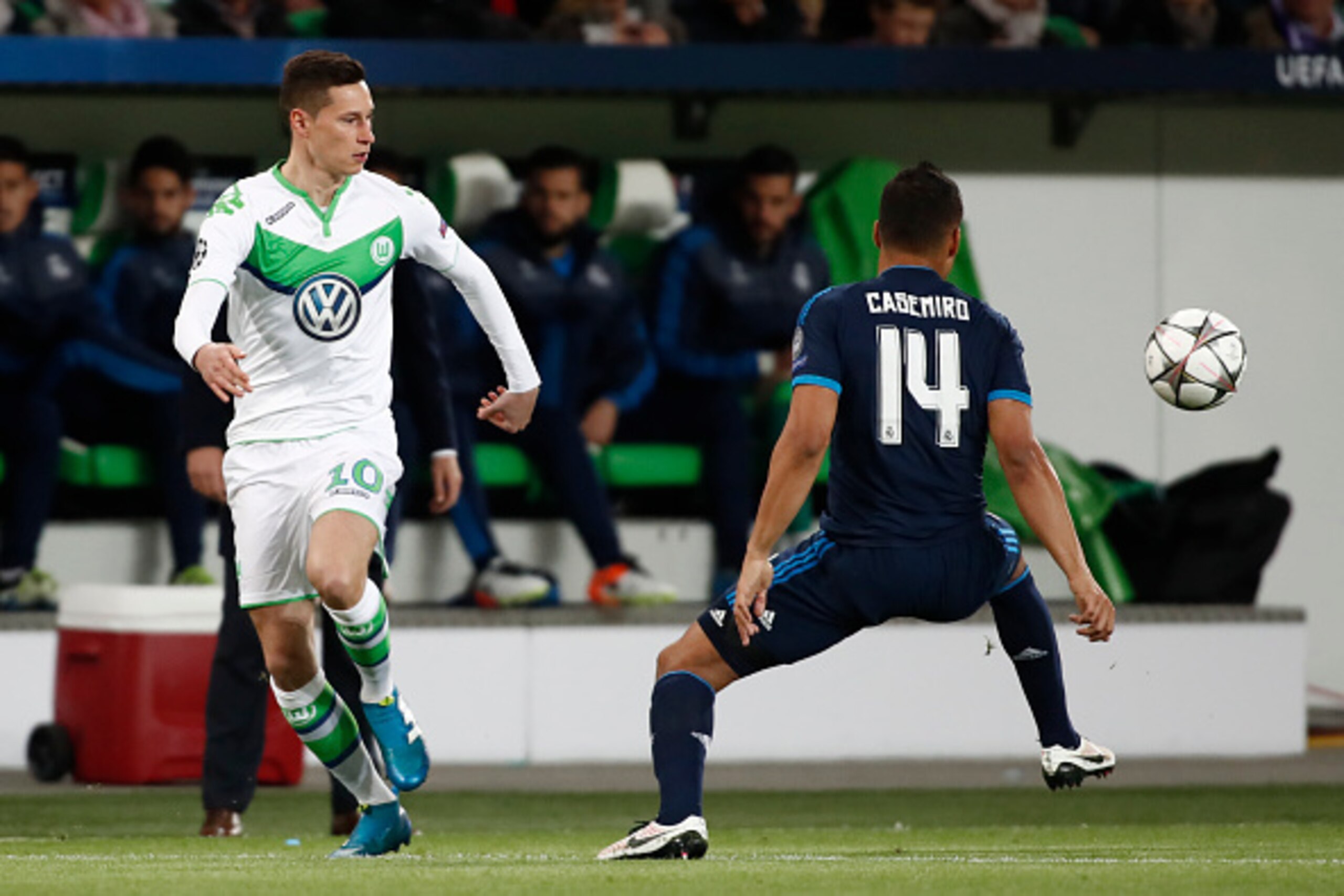 Wolfsburg's midfielder Julian Draxler (L) and Real Madrid's Brazilian midfielder Casemiro vie for the ball during the UEFA Champions League quarter-final, first-leg football match between VfL Wolfsburg and Real Madrid on April 6, 2016 in Wolfsburg, northe