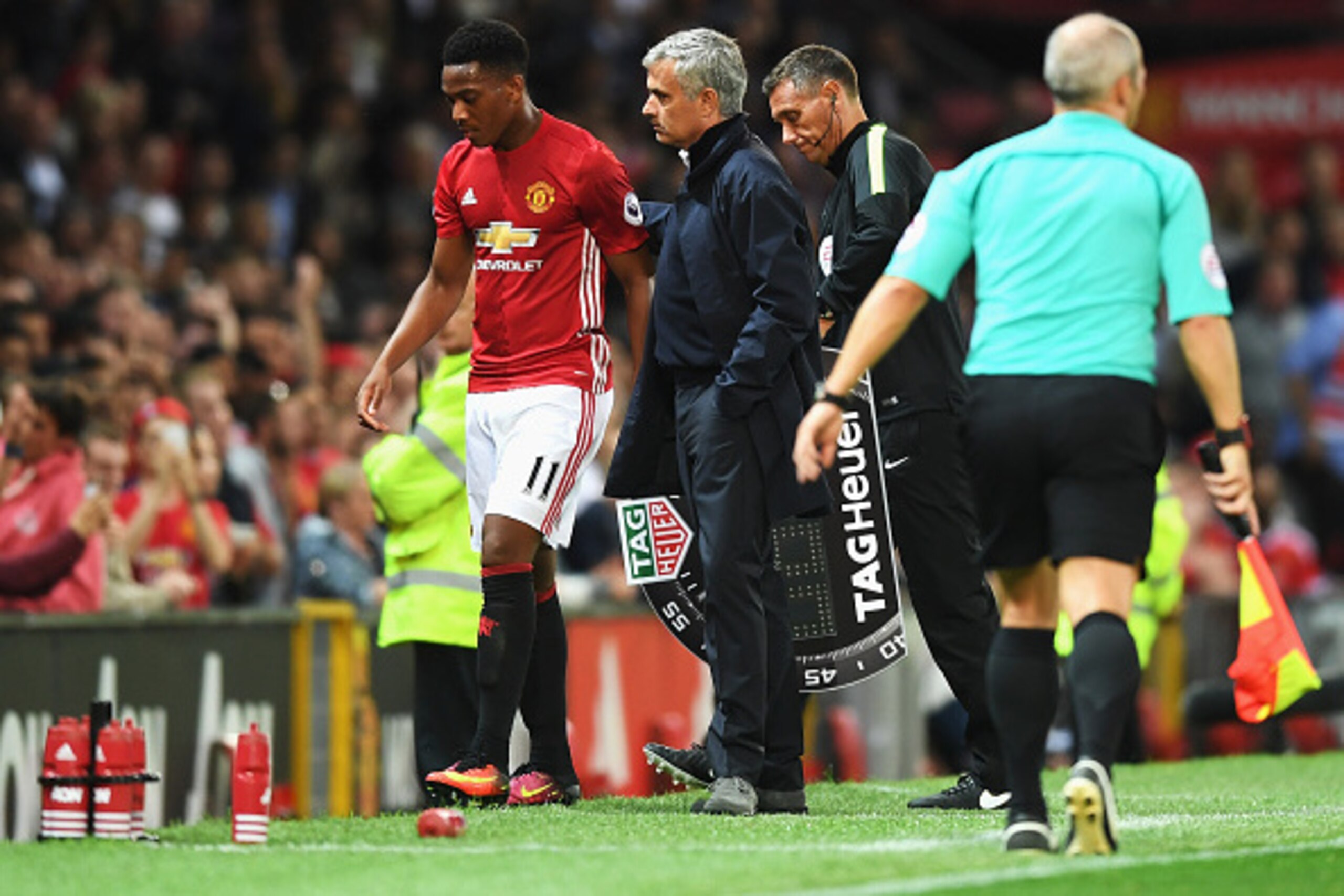 MANCHESTER, ENGLAND - AUGUST 19:  Anthony Martial of Manchester United is substituted by Jose Mourinho, Manager of Manchester United during the Premier League match between Manchester United and Southampton at Old Trafford on August 19, 2016 in Manchester