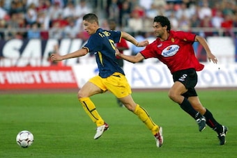 MALLORCA, SPAIN - 22 Set 2002: Fernando Torres of Atletico Madrid and Fernando Nino of Real Mallorca in action during the Primera Liga match between Real Mallorca and Atletico Madrid, played at the San Moix Stadium, Mallorca, Spain on September 22, 200. (