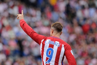 MADRID, SPAIN - SEPTEMBER 17:  Fernando Torres of Club Atletico de Madrid celebrates after scoring his team's 4th goal during the La Liga match between Club Atletico de Madrid and Real Sporting de Gijon at Vicente Calderon Stadium on September 17, 2016 in