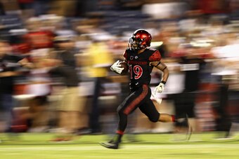 SAN DIEGO, CA - SEPTEMBER 10:  Donnel Pumphrey #19 of the San Diego State Aztecs runs for a touchdown during the third quarter of a game against the California Golden Bears at Qualcomm Stadium on September 10, 2016 in San Diego, California.  (Photo by Sea