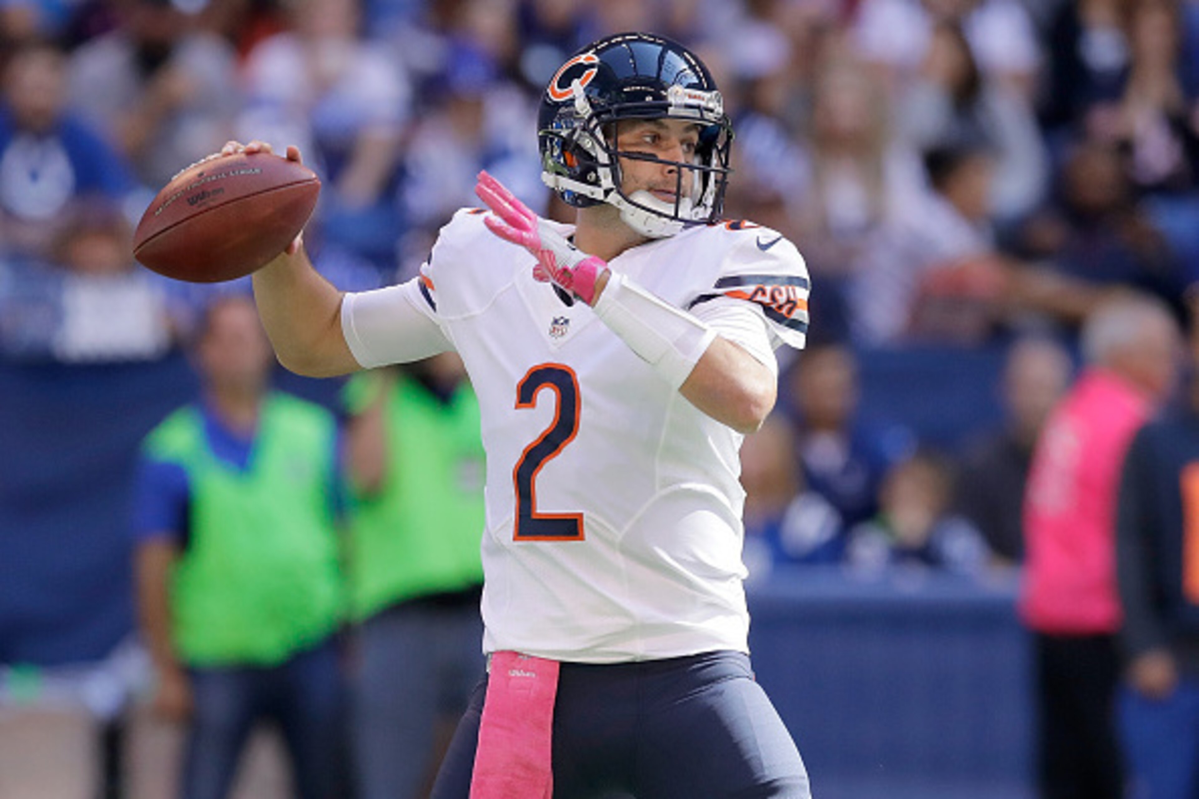 INDIANAPOLIS, IN - OCTOBER 09:  Brian Hoyer #2 of the Chicago Bears passes the ball during third quarter of the game against the Indianapolis Colts at Lucas Oil Stadium on October 9, 2016 in Indianapolis, Indiana.  (Photo by Andy Lyons/Getty Images)