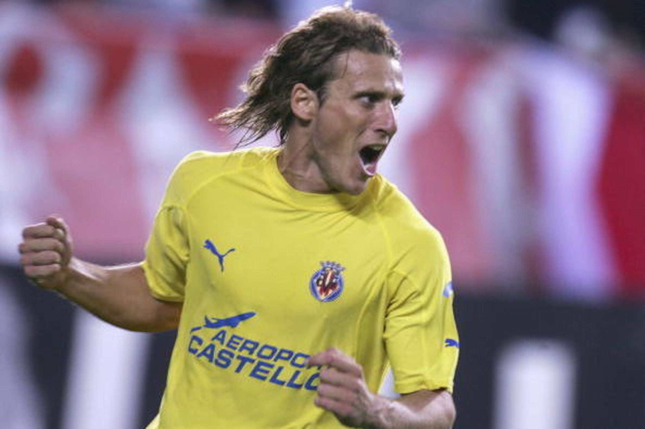 MADRID, SPAIN - OCTOBER 30: Diego Forlan of Villarreal celebrates after scoring the equalizer in the dying minutes of a Primera Liga match between Atletico Madrid and Villarreal at the Calderon stadium on October 30, 2005 in Madrid, Spain. The match ended