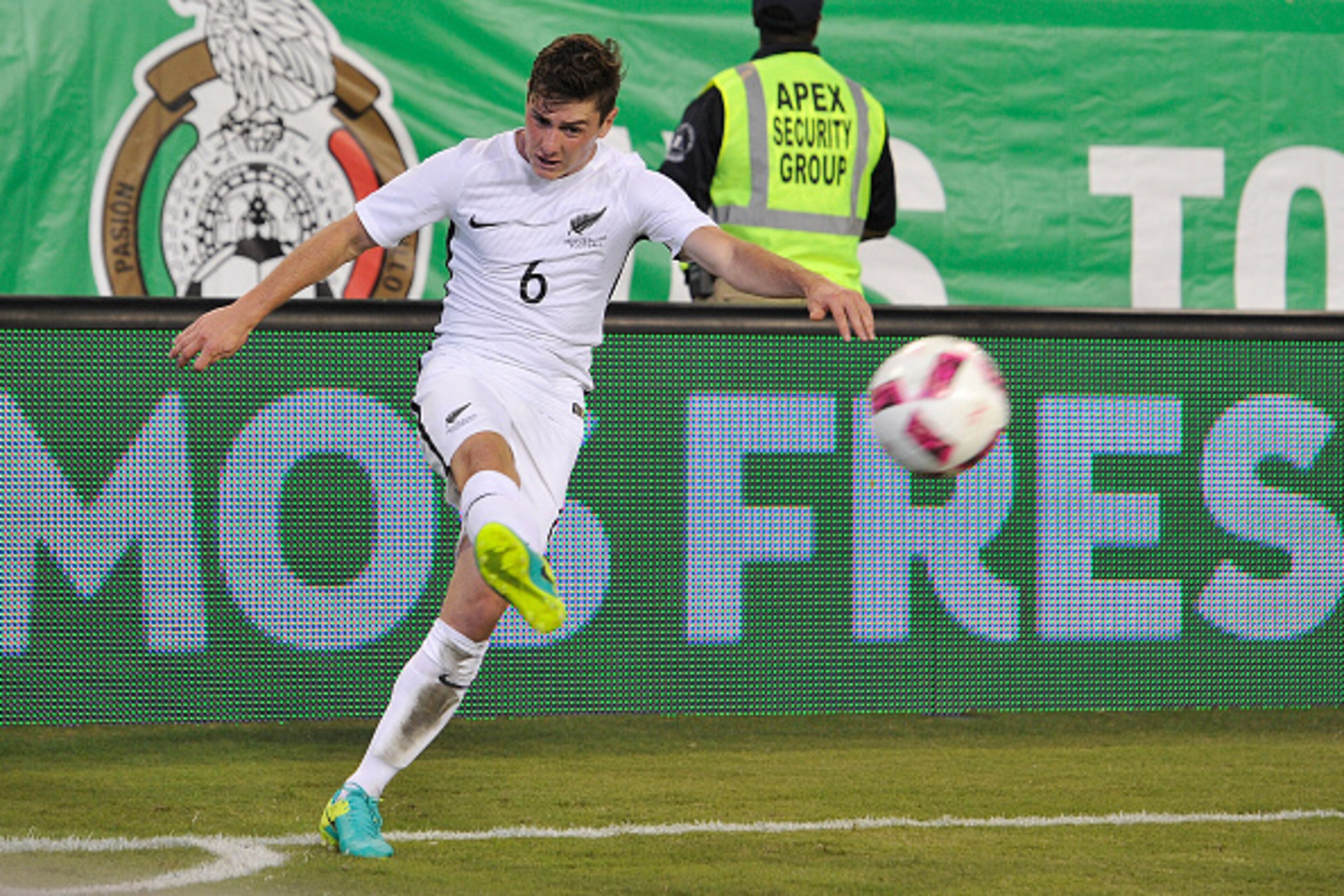 NASHVILLE, TN - OCTOBER 08:  Marco Rojas #6 of New Zealand plays against Mexico at Nissan Stadium on October 8, 2016 in Nashville, Tennessee.  (Photo by Frederick Breedon/Getty Images)