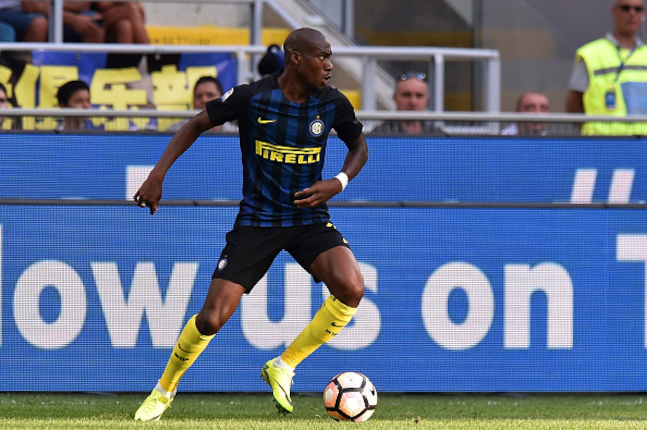 MILAN, ITALY - AUGUST 28:  Geoffrey Kondogbia of Internazionale in action during the Seria A match between FC Internazionale and US Citta di Palermo at Stadio Giuseppe Meazza on August 28, 2016 in Milan, Italy.  (Photo by Tullio M. Puglia/Getty Images)
