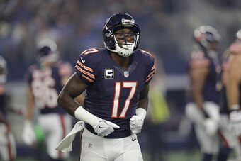 ARLINGTON, TX - SEPTEMBER 25:  Alshon Jeffery #17 of the Chicago Bears at AT&T Stadium on September 25, 2016 in Arlington, Texas.  (Photo by Ronald Martinez/Getty Images)