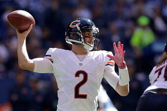 INDIANAPOLIS, IN - OCTOBER 09:  Brian Hoyer #2 of the Chicago Bears passes the ball during the game against the Indianapolis Colts at Lucas Oil Stadium on October 9, 2016 in Indianapolis, Indiana.  (Photo by Andy Lyons/Getty Images)
