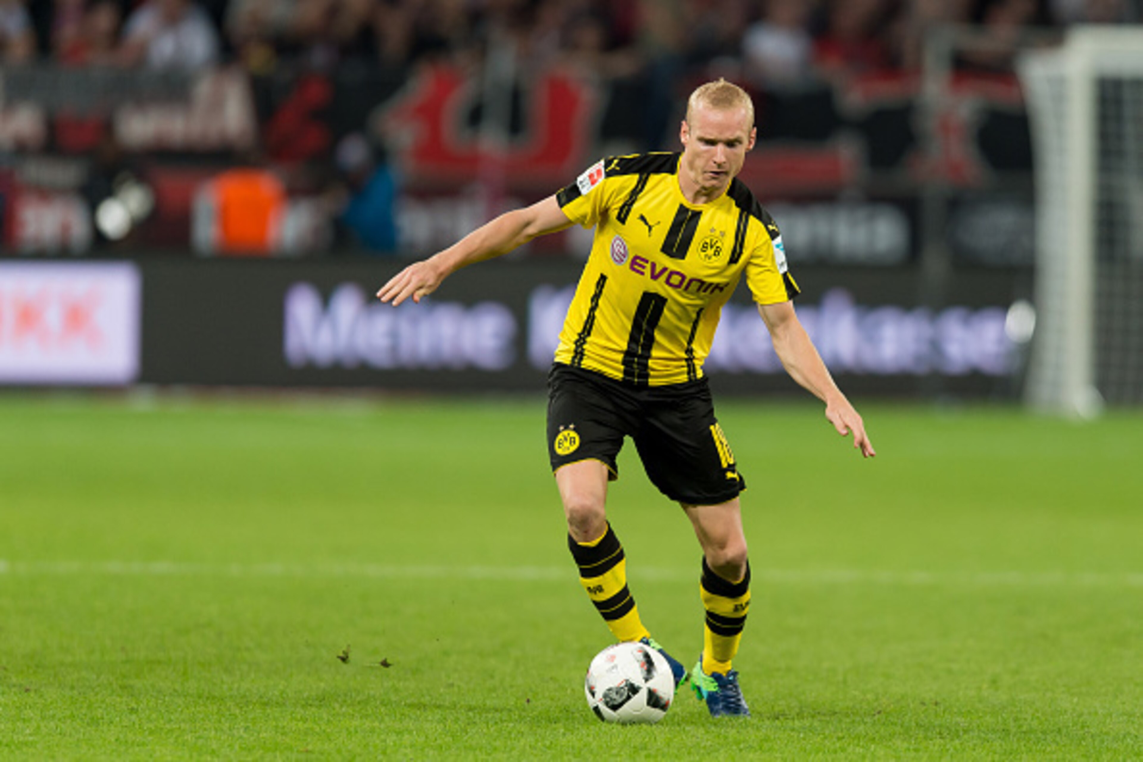 Leverkusen, Germany 01.10.2016, 1.Bundesliga 6. Spieltag, Bayer 04 Leverkusen - BV Borussia Dortmund, 2:0, Sebastian Rode (BVB)   (Photo by TF-Images/Getty Images)