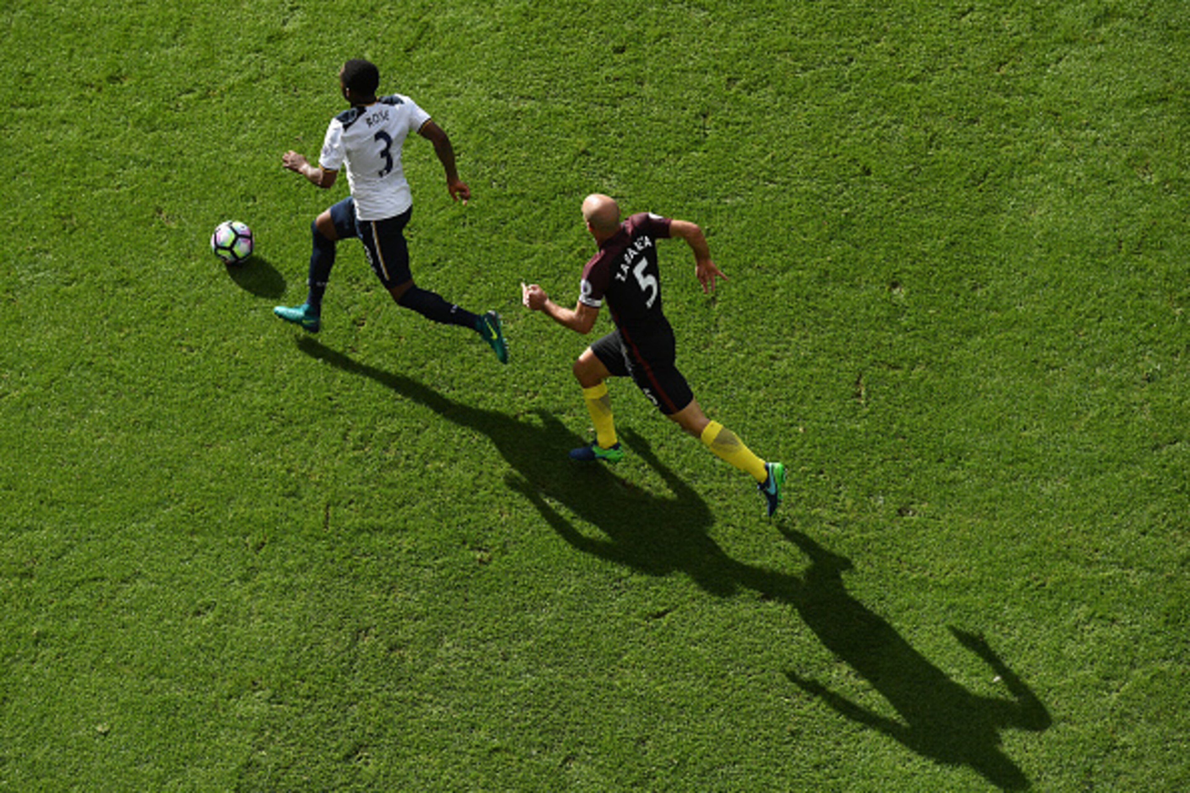 LONDON, ENGLAND - OCTOBER 02: Danny Rose of Tottenham Hotspur (L) is chased by Pablo Zabaleta of Manchester City (R) during the Premier League match between Tottenham Hotspur and Manchester City at White Hart Lane on October 2, 2016 in London, England. ( LONDON, ENGLAND - OCTOBER 02: Danny Rose of Tottenham Hotspur (L) is chased by Pablo Zabaleta of Manchester City (R) during the Premier League match between Tottenham Hotspur and Manchester City at White Hart Lane on October 2, 2016 in London, England. (
