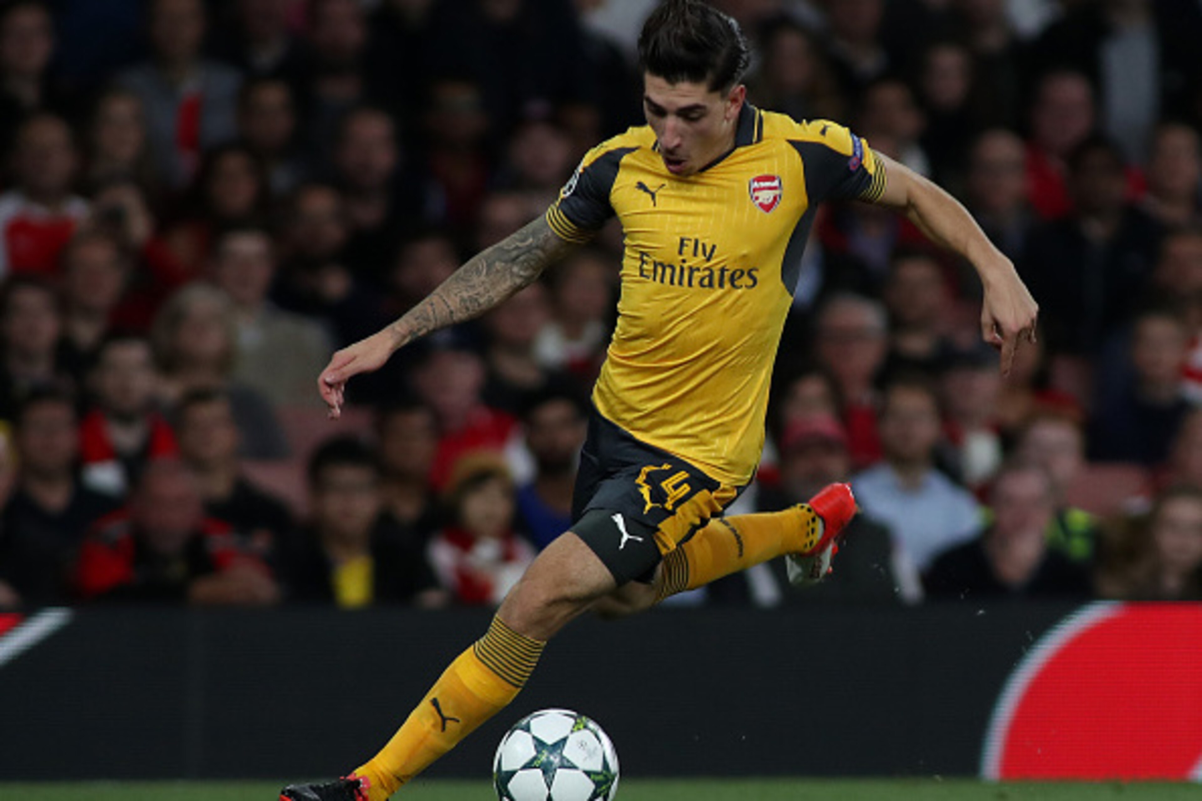 LONDON, ENGLAND - SEPTEMBER 28: Hector Bellerin of Arsenal during the Champions League match between Arsenal and FC Basel at The Emirates Stadium on September 28, 2016 in London, United Kingdom. (Photo by Mitchell Gunn/Getty Images) LONDON, ENGLAND - SEPTEMBER 28: Hector Bellerin of Arsenal during the Champions League match between Arsenal and FC Basel at The Emirates Stadium on September 28, 2016 in London, United Kingdom. (Photo by Mitchell Gunn/Getty Images)