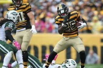 Oct 9, 2016; Pittsburgh, PA, USA;  Pittsburgh Steelers running back Le'Veon Bell (26) runs the ball past New York Jets cornerback Marcus Williams (20) during the second half of their game at Heinz Field. The Steelers won, 31-13. Mandatory Credit: Jason Br