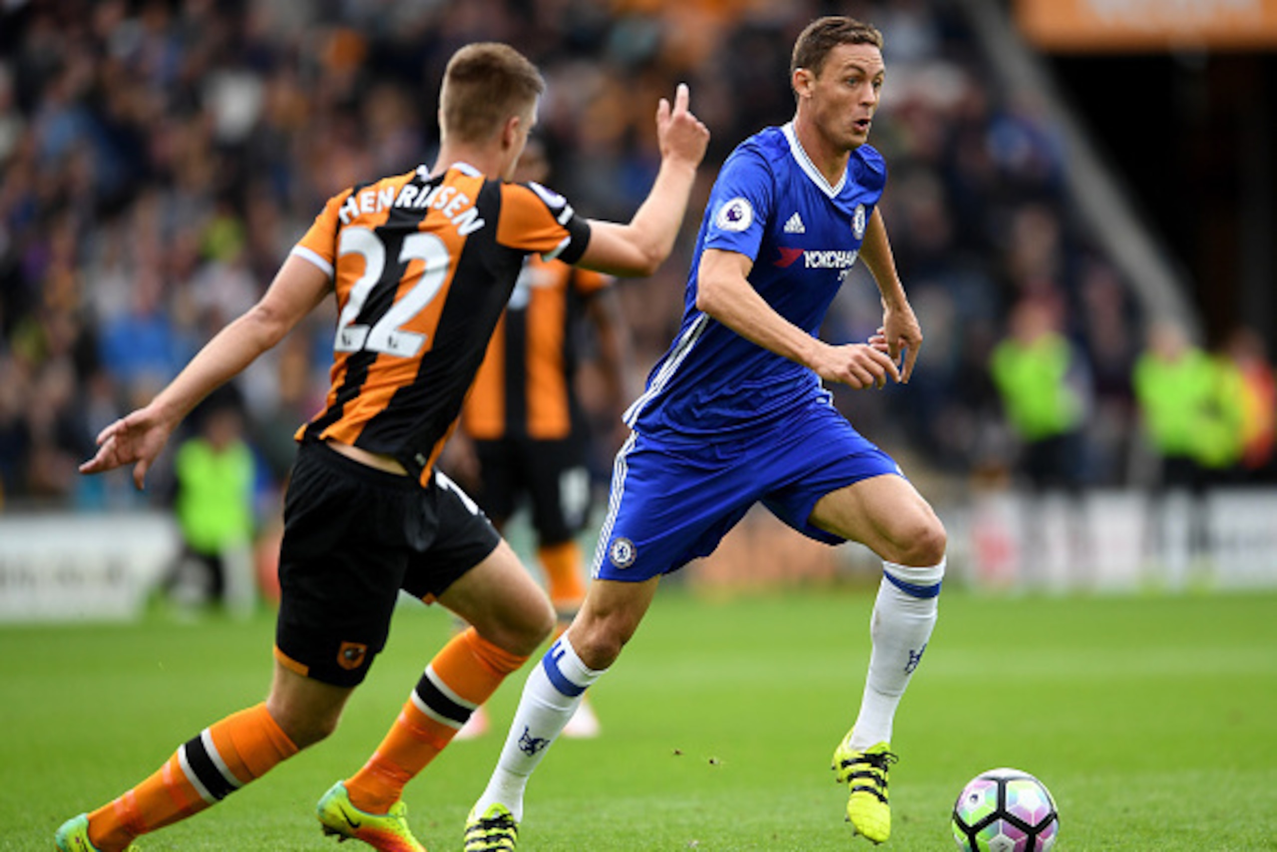 HULL, ENGLAND - OCTOBER 01: Nemanja Matic of Chelsea in action  during the Premier League match between Hull City and Chelsea at KCOM Stadium on October 1, 2016 in Hull, England.  (Photo by Laurence Griffiths/Getty Images)