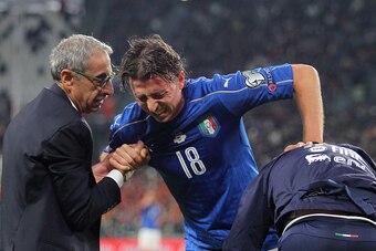 TURIN, ITALY - OCTOBER 06:  Riccardo Montolivo of Italy is injured during the FIFA 2018 World Cup Qualifier between Italy and Spain at Juventus Stadium on October 6, 2016 in Turin.  (Photo by Paolo Bruno/Getty Images)