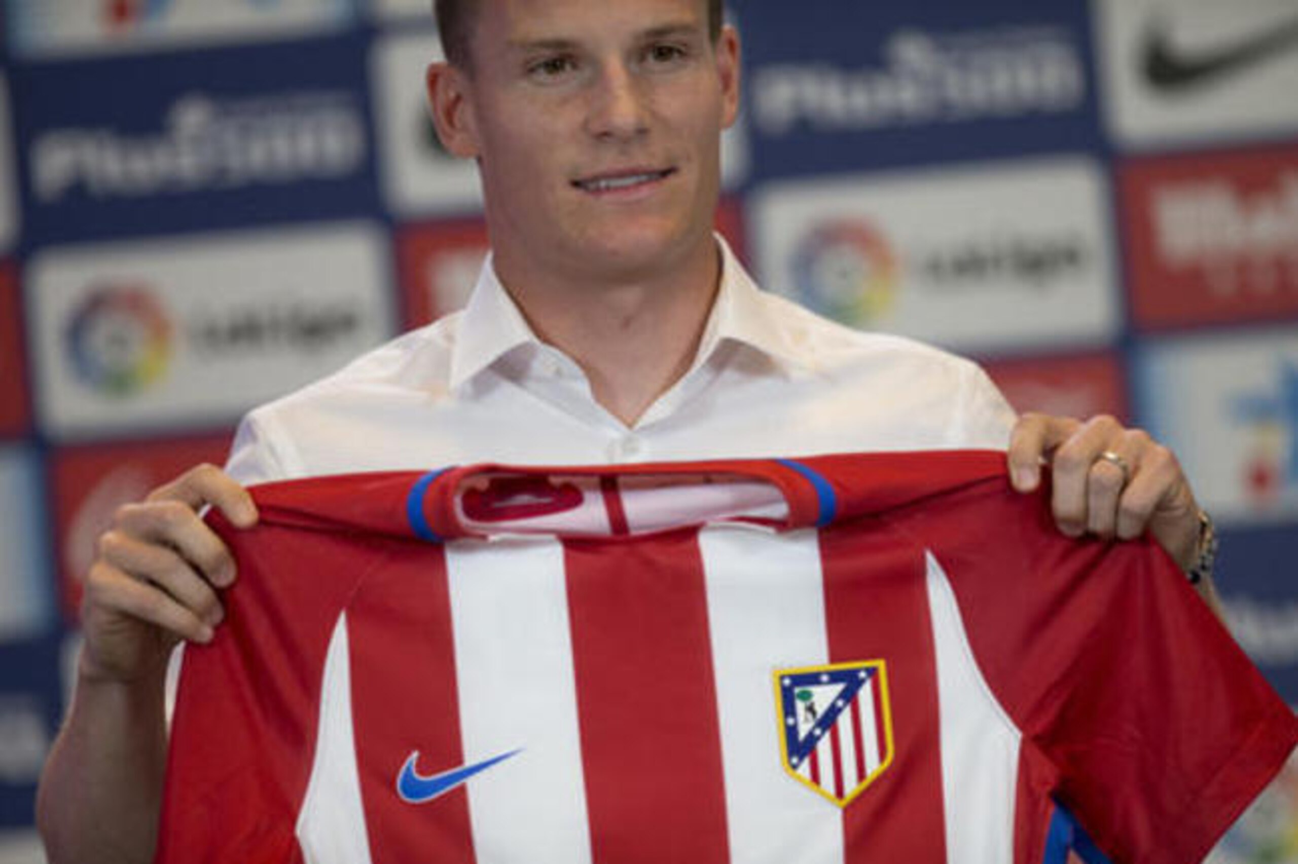 Kevin Gameiro at his Atletico unveiling.