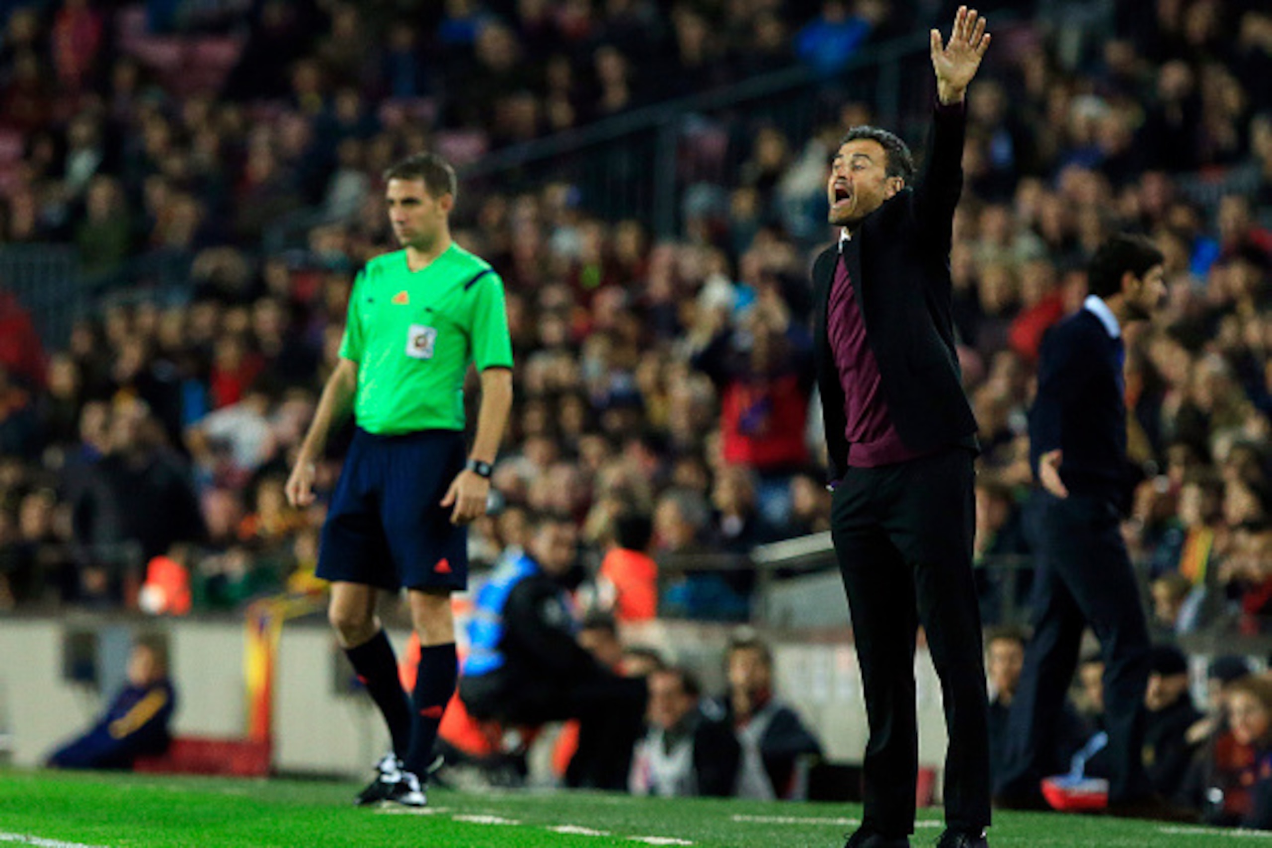 FC Barcelona's Spanish coach Luis Enrique gestures from the sideline during the Spanish league football match FC Barcelona vs RC Deportivo La Coruna at the Camp Nou stadium in Barcelona on December 12, 2015.  AFP PHOTO / PAU BARRENA / AFP / PAU BARRENA   