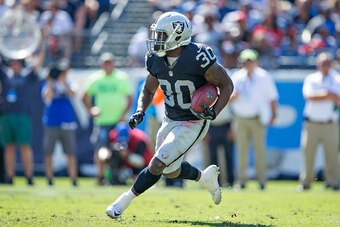 NASHVILLE, TN - SEPTEMBER 25:  Jalen Richard #30 of the Oakland Raiders runs the ball during a game against the Tennessee Titans at Nissan Stadium on September 25, 2016 in Nashville, Tennessee.  The Raiders defeated the Titans 17-10.  (Photo by Wesley Hit
