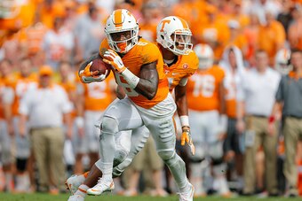TAMPA, FL - JANUARY 1:  Alvin Kamara #6 of the Tennessee Volunteers against the Northwestern Wildcats during the Outback Bowl at Raymond James Stadium on January 1, 2016 in Tampa, Florida. (Photo by Mike Carlson/Getty Images)