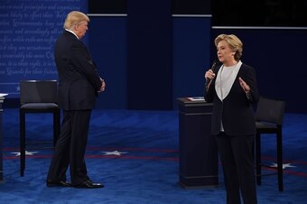 US Democratic presidential candidate Hillary Clinton (R) speaks as US Republican presidential candidate Donald Trump listens during the second presidential debate at Washington University in St. Louis, Missouri, on October 9, 2016. / AFP / Robyn Beck     
