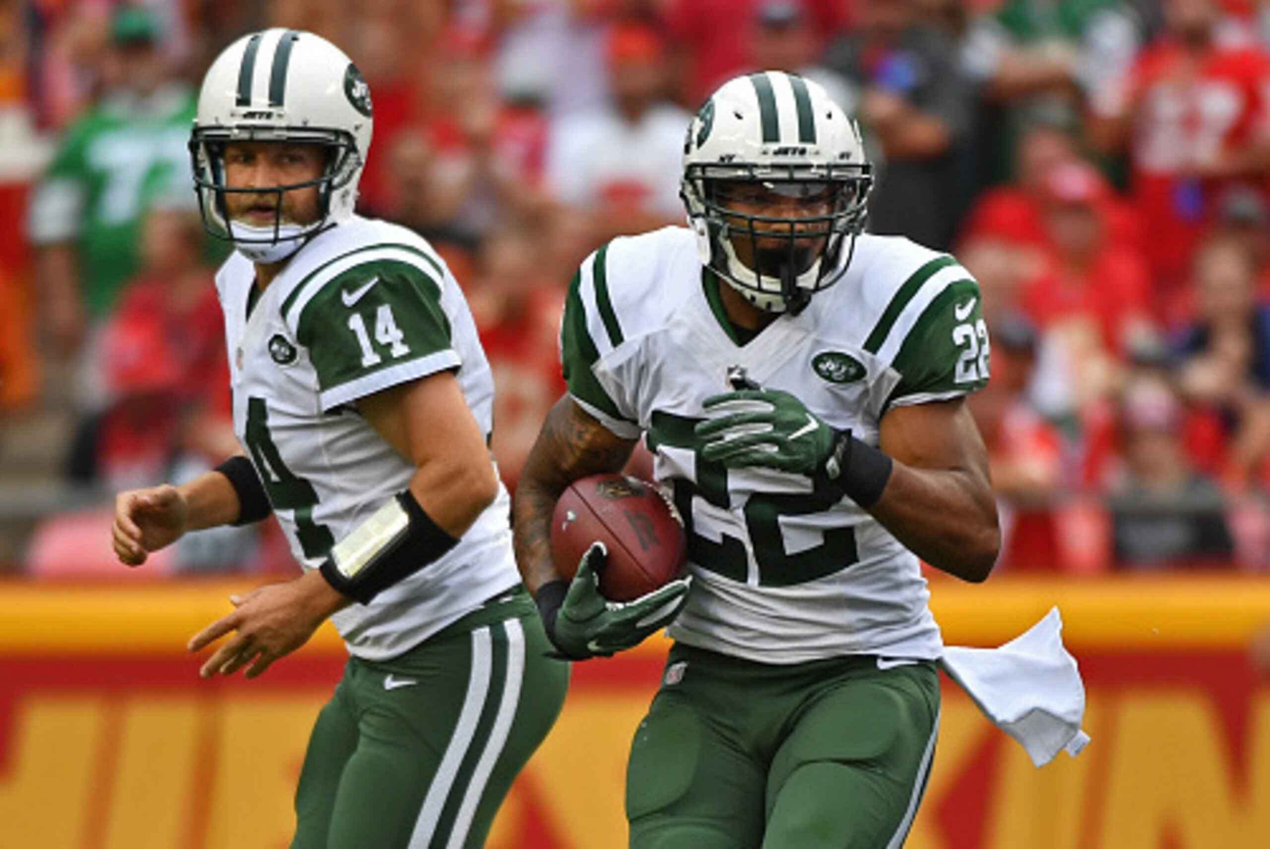 KANSAS CITY, MO - SEPTEMBER 25:  Running back Matt Forte #22 of the New York Jets rushes up field against the Kansas City Chiefs during the first half on September 25, 2016 at Arrowhead Stadium in Kansas City, Missouri.  (Photo by Peter G. Aiken/Getty Ima