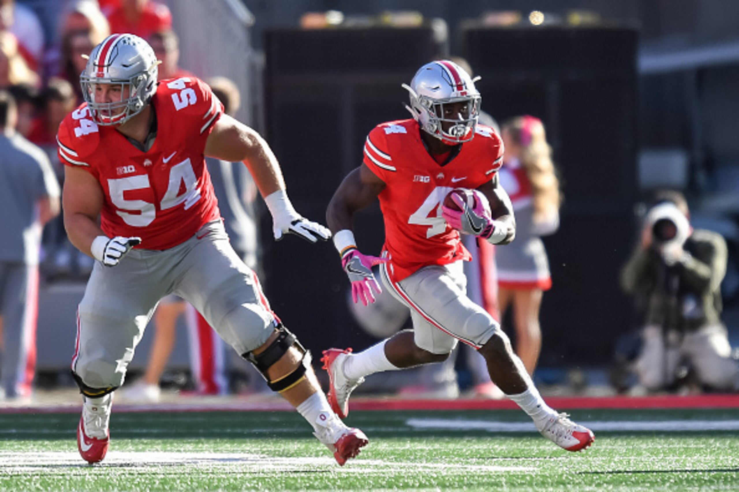 COLUMBUS, OH - OCTOBER 8:  Curtis Samuel #4 of the Ohio State Buckeyes runs with the ball against the Indiana Hoosiers at Ohio Stadium on October 8, 2016 in Columbus, Ohio. Ohio State defeated Indiana 38-17.  (Photo by Jamie Sabau/Getty Images)