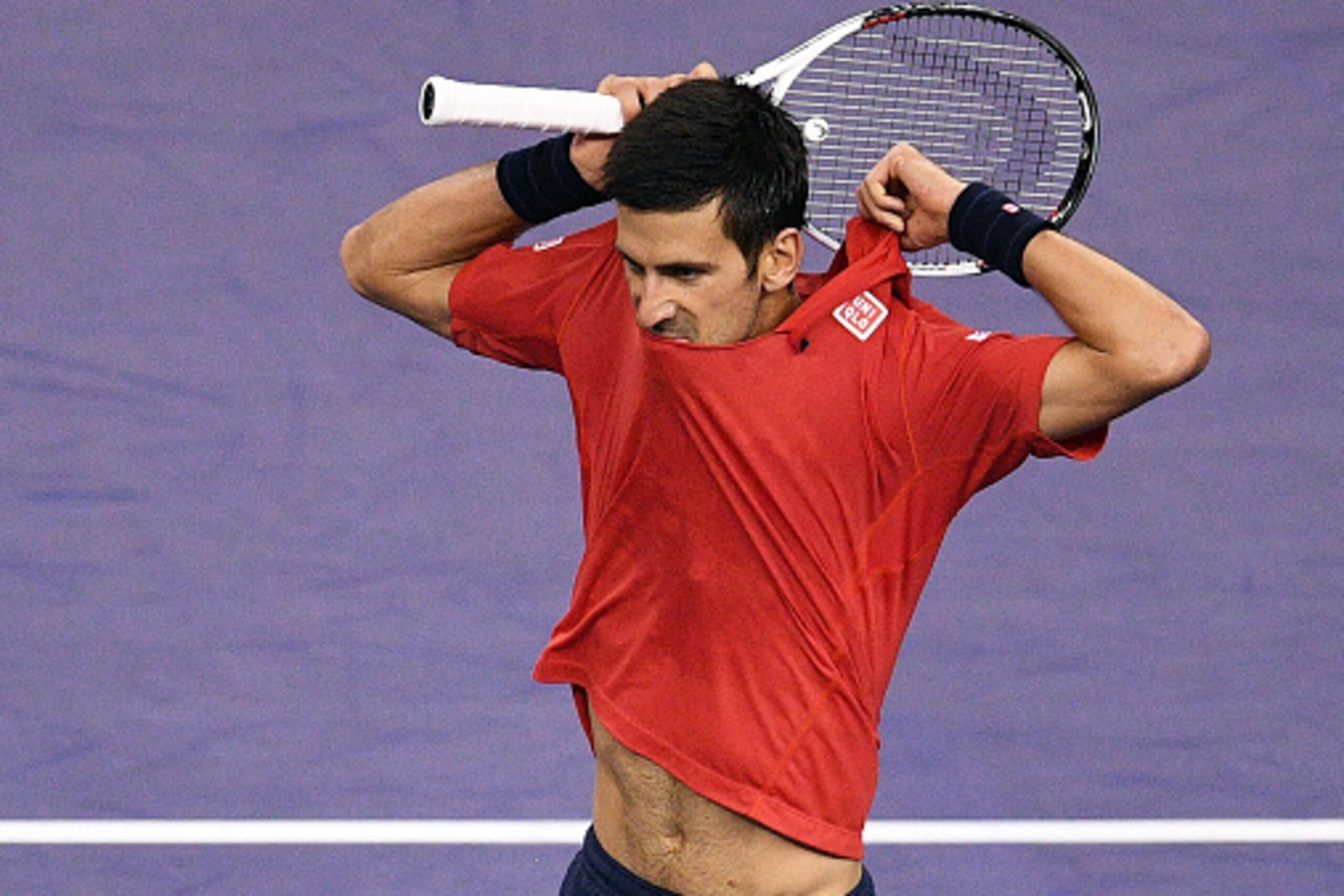Novak Djokovic of Serbia changes his shirt after losing a point against Roberto Bautista Agut of Spain in their men's singles semi-finals match at the Shanghai Masters tennis tournament in Shanghai on October 15, 2016. / AFP / JOHANNES EISELE (Phot Novak Djokovic of Serbia changes his shirt after losing a point against Roberto Bautista Agut of Spain in their men's singles semi-finals match at the Shanghai Masters tennis tournament in Shanghai on October 15, 2016. / AFP / JOHANNES EISELE (Phot