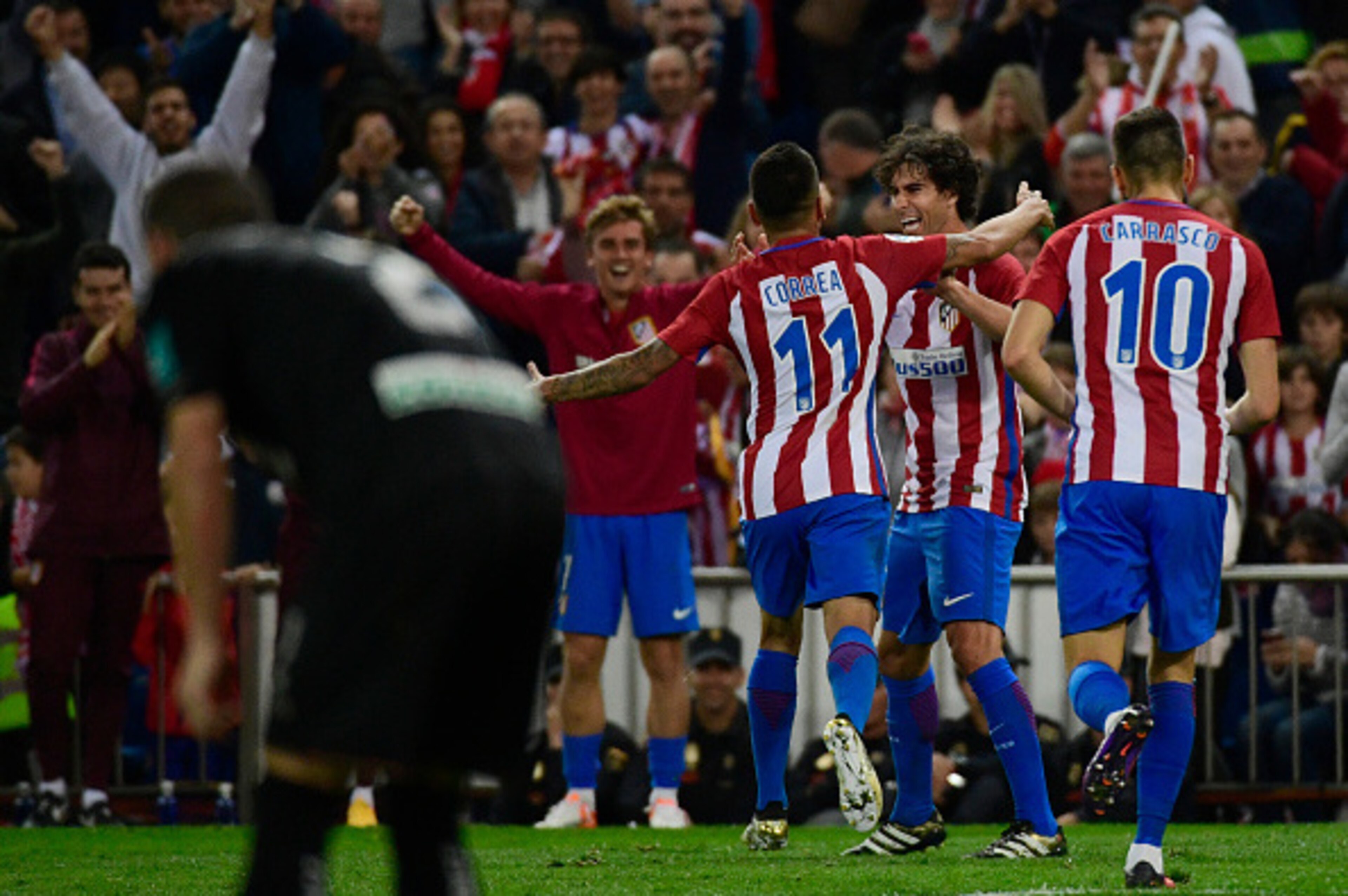 Atletico Madrid's Portuguese midfielder Tiago (2ndR) celebrates with teammates after scoring during the Spanish league football match Club Atletico de Madrid vs Granada FC at the Vicente Calderon stadium in Madrid on October 15, 2016.
Atletico won 7-1. / 