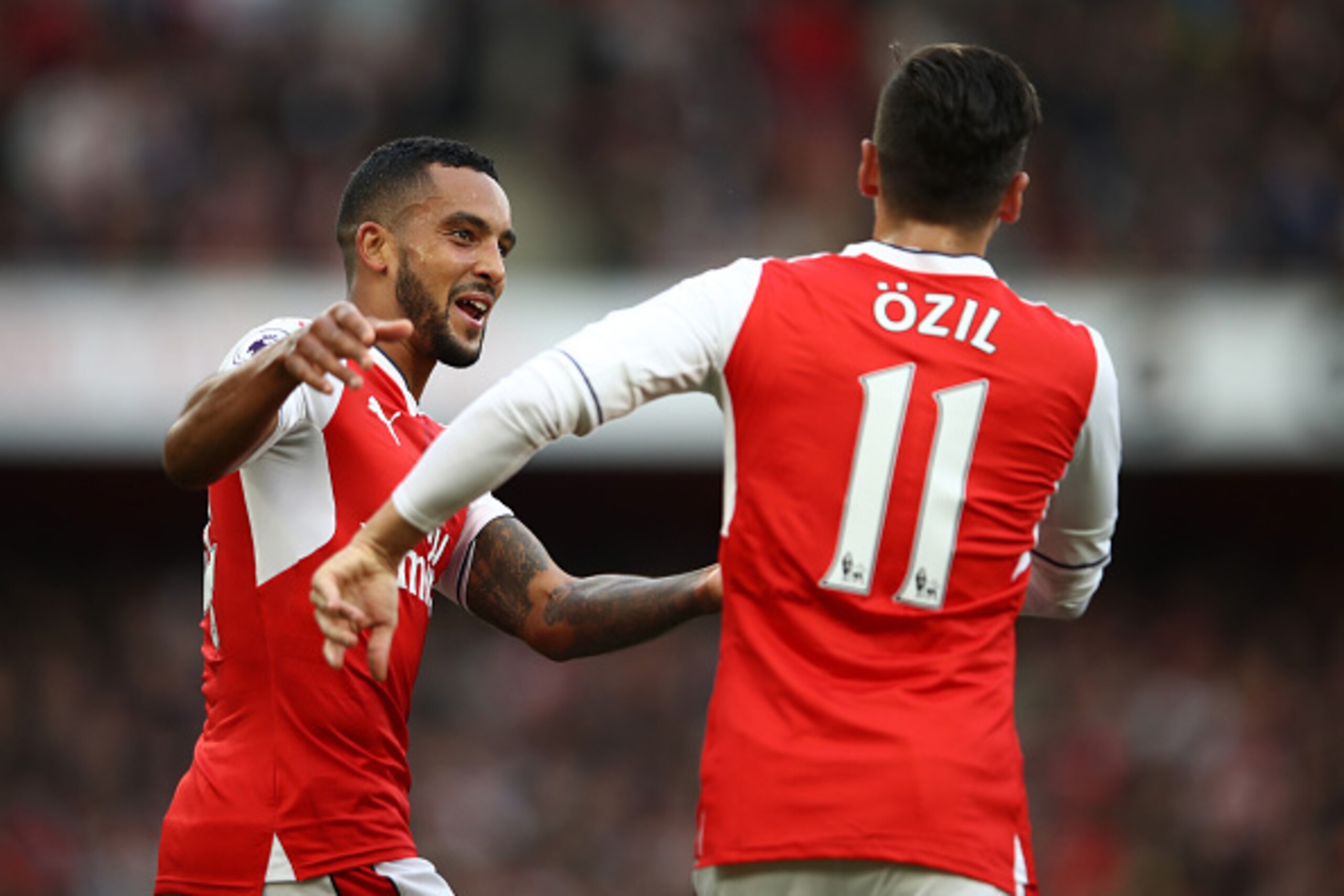 LONDON, ENGLAND - OCTOBER 15: Theo Walcott of Arsenal celebrates with Mesut Ozil after he scored his team's first goal during the Premier League match between Arsenal and Swansea City at Emirates Stadium on October 15, 2016 in London, England.  (Photo by 