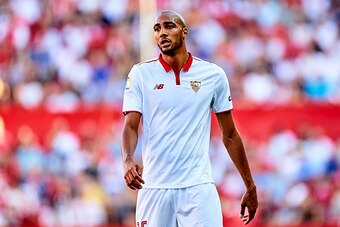 SEVILLE, SPAIN - SEPTEMBER 10:  Steven N'Zonzi of Sevilla FC looks on during the match between Sevilla FC vs UD Las Palmas as part of La Liga at Estadio Ramon Sanchez Pizjuan on September 10, 2016 in Seville, Spain.  (Photo by Aitor Alcalde Colomer/Getty 