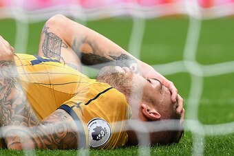 WEST BROMWICH, ENGLAND - OCTOBER 15:  Toby Alderweireld of Tottenham Hotspur goes down injured and holding his head during the Premier League match between West Bromwich Albion and Tottenham Hotspur at The Hawthorns on October 15, 2016 in West Bromwich, E