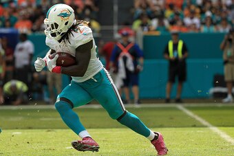 MIAMI GARDENS, FL - OCTOBER 16:  Jay Ajayi #23 of the Miami Dolphins rushes during a game against the Pittsburgh Steelers on October 16, 2016 in Miami Gardens, Florida.  (Photo by Mike Ehrmann/Getty Images)